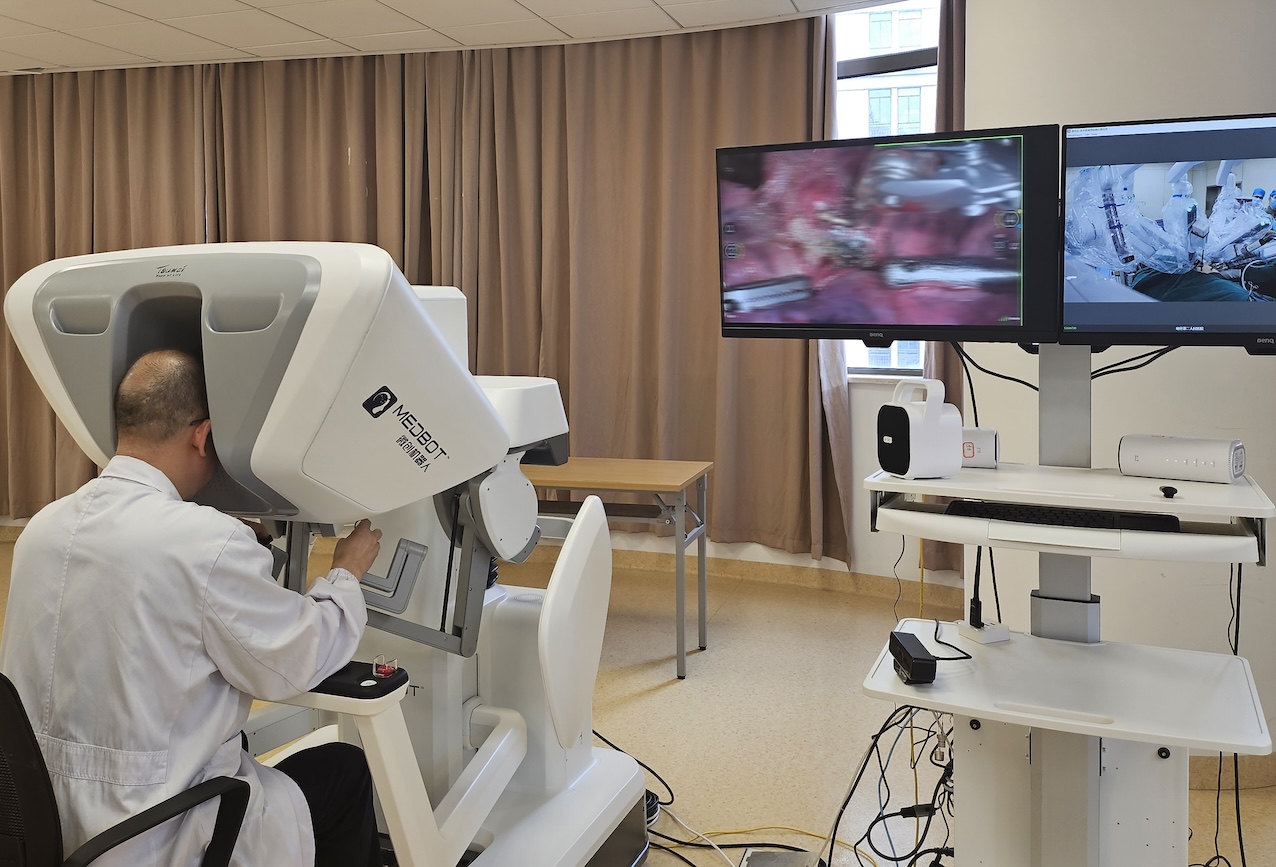 医生在上海，患者在新疆！全球首例超远程国产机器人肺部肿瘤手术完成